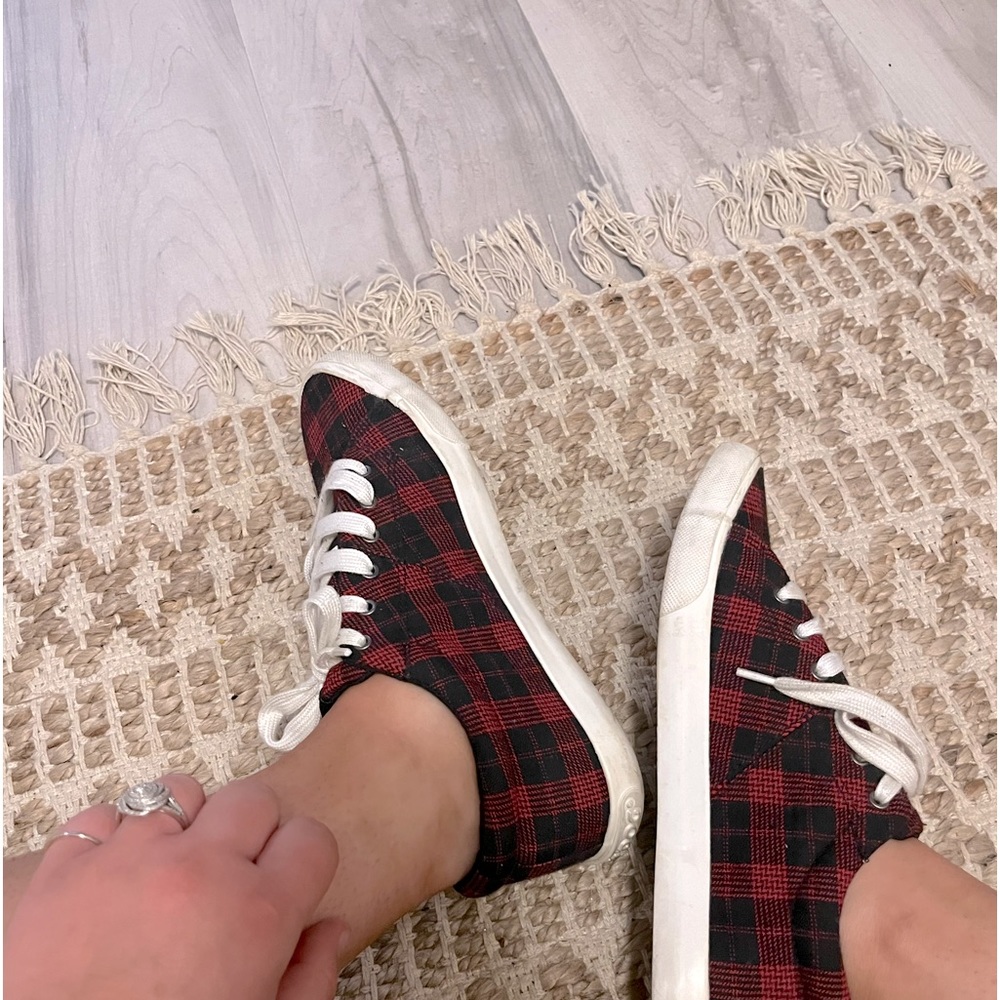 •ROCKET DOG• Red & Black Buffalo Plaid Jumpin Dublin Sneaker •Women’s size 9•